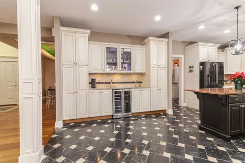 Kitchen - 6 Stonebrook Ct, Bloomington, IL 61704 photo 2 of 7