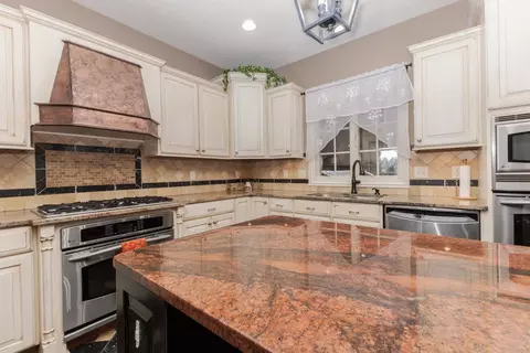 Kitchen - 6 Stonebrook Ct, Bloomington, IL 61704 photo 3 of 7