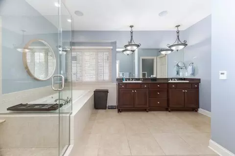 Bath - 6 Stonebrook Ct, Bloomington, IL 61704 photo 3 of 6