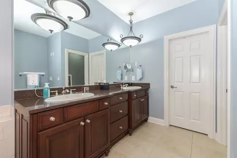 Bath - 6 Stonebrook Ct, Bloomington, IL 61704 photo 2 of 6