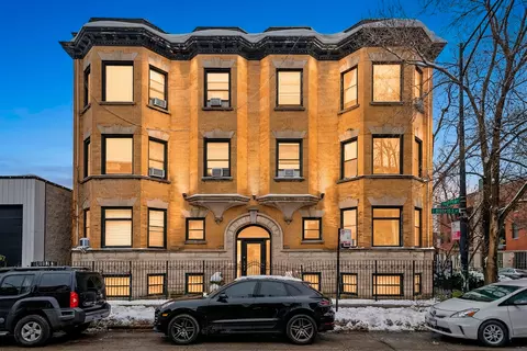 823 W Diversey Pkwy #2, Chicago, IL 60614