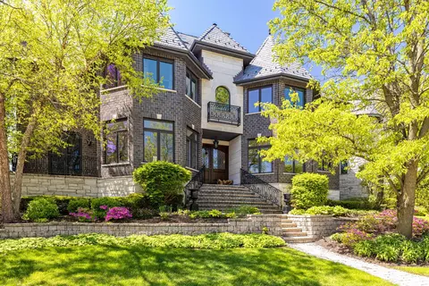 17 Ambriance Dr, Burr Ridge, IL 60527