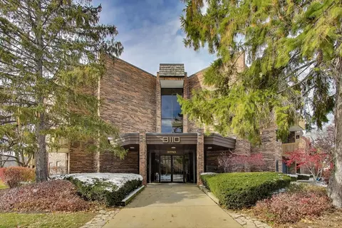 3110 Pheasant Creek Dr #104, Northbrook, IL 60062