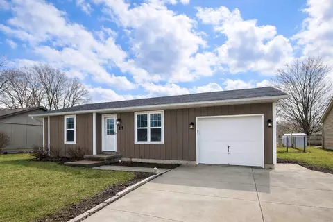 317 Midwestern Dr, Ottawa, IL 61350