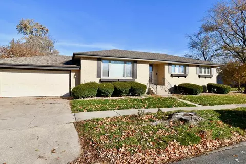 1038 E 167th Pl, South Holland, IL 60473