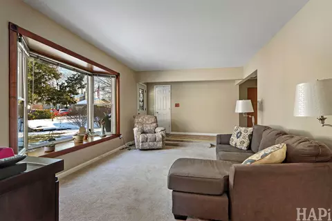 Living - 62 Ridge Ct, Lindenhurst, IL 60046 photo 1 of 1