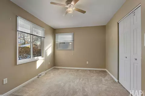Bedroom - 62 Ridge Ct, Lindenhurst, IL 60046 photo 3 of 5