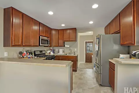 Kitchen - 62 Ridge Ct, Lindenhurst, IL 60046 photo 1 of 2