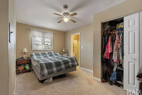 Bedroom - 62 Ridge Ct, Lindenhurst, IL 60046 photo 5 of 5
