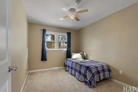 Bedroom - 62 Ridge Ct, Lindenhurst, IL 60046 photo 1 of 5