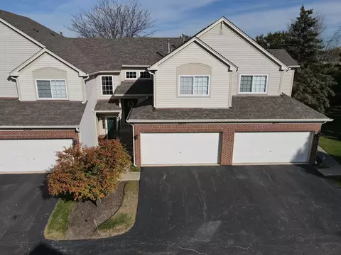253 Nicole Dr #E, South Elgin, IL 60177