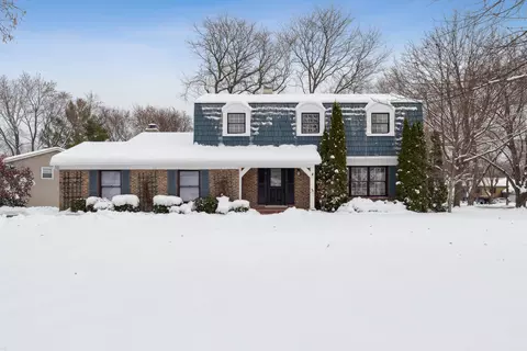 827 5th Ave, Libertyville, IL 60048