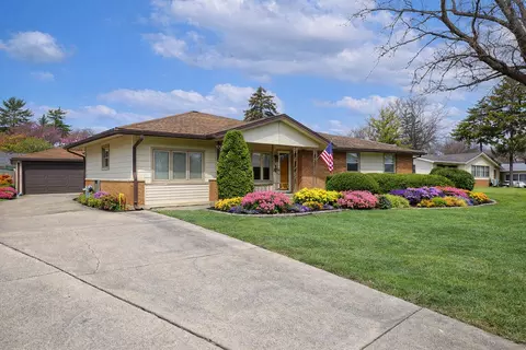 370 Elk Grove Blvd, Elk Grove Village, IL 60007