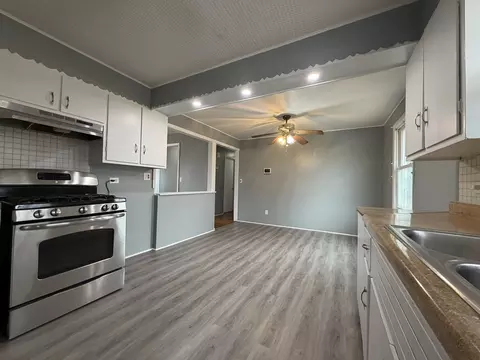 Kitchen - 3924 Sunset Ave, Markham, IL 60428 photo 5 of 5