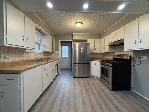 Kitchen - 3924 Sunset Ave, Markham, IL 60428 photo 1 of 5