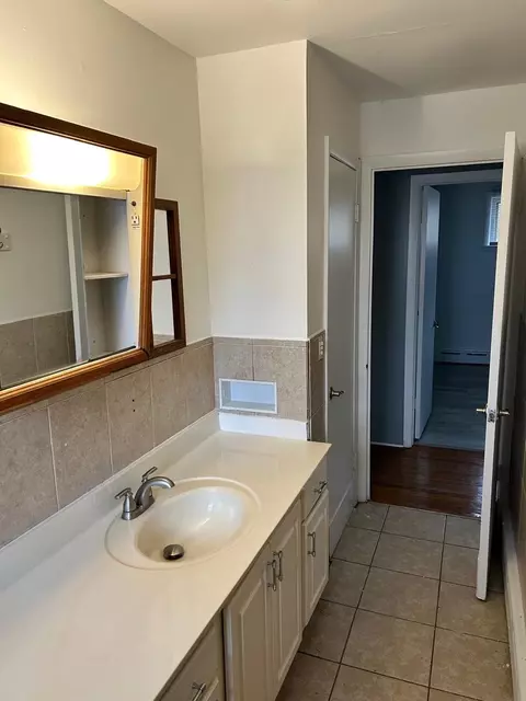 Bath - 3924 Sunset Ave, Markham, IL 60428 photo 2 of 3