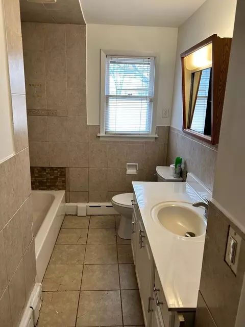 Bath - 3924 Sunset Ave, Markham, IL 60428 photo 1 of 3