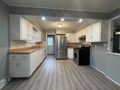 Kitchen - 3924 Sunset Ave, Markham, IL 60428 photo 2 of 5