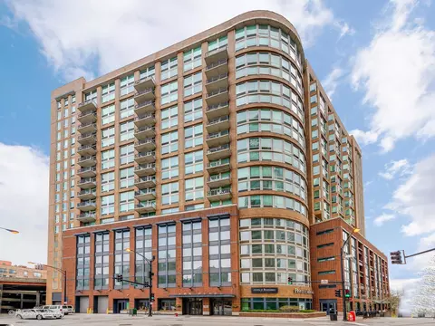 600 N Kingsbury St #309, Chicago, IL 60654