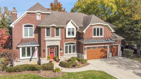552 Ahlstrand Rd, Glen Ellyn, IL 60137