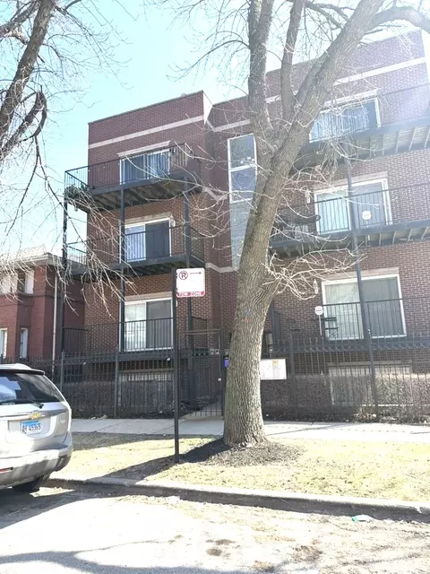 2651 E 74th St #201, Chicago, IL 60649
