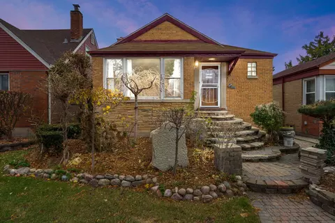 7944 S Trumbull Ave, Chicago, IL 60652