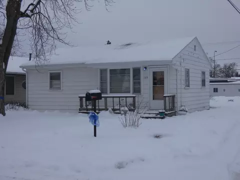 135 S Quincy Ave, Bradley, IL 60915