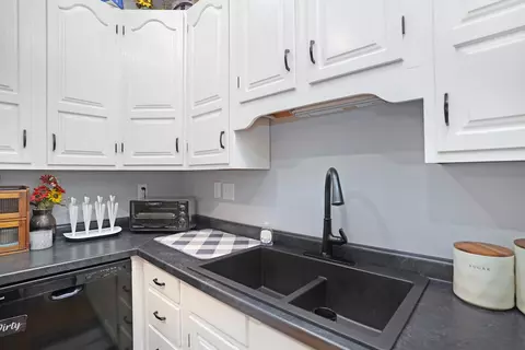 Kitchen - 601 Boulder Dr #A3, Morris, IL 60450 photo 2 of 3