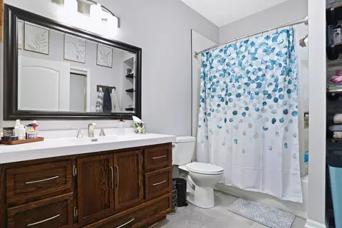 Bath - 601 Boulder Dr #A3, Morris, IL 60450 photo 1 of 2