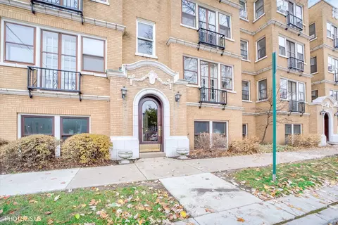 845 Pleasant St #2E, Oak Park, IL 60302