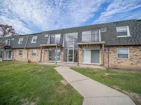 10086 S 84th Ter #303, Palos Hills, IL 60465