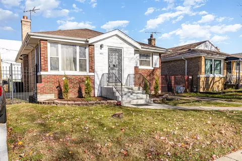 4852 W Hirsch St, Chicago, IL 60651