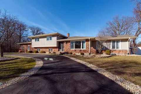 329 Montclare Ln, Wood Dale, IL 60191