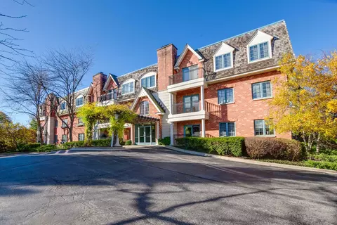 153 E Laurel Ave #305, Lake Forest, IL 60045
