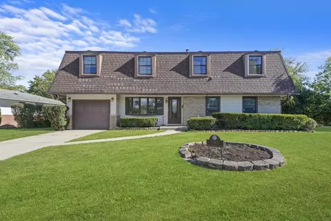 245 Tanglewood Ct, Elk Grove Village, IL 60007