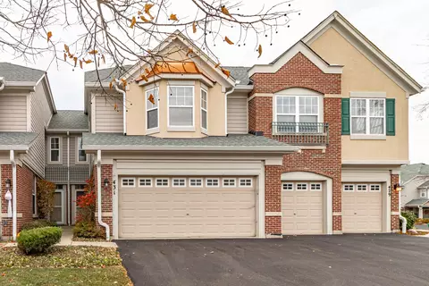431 Pine Lake Cir, Vernon Hills, IL 60061
