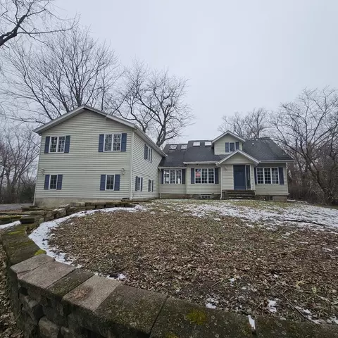 181 Old Sutton Rd, Barrington, IL 60010