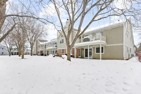 Exterior - 1600 Brittany Ct #C2, Wheeling, IL 60090 photo 6 of 7
