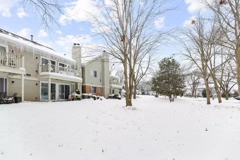 Exterior - 1600 Brittany Ct #C2, Wheeling, IL 60090 photo 5 of 7