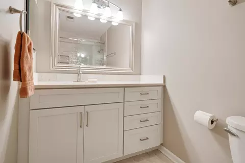 Bath - 1600 Brittany Ct #C2, Wheeling, IL 60090 photo 3 of 4