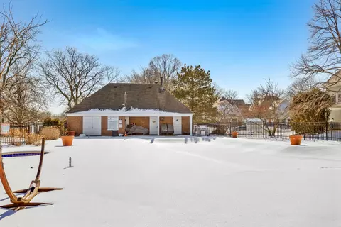 Exterior - 1600 Brittany Ct #C2, Wheeling, IL 60090 photo 7 of 7