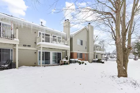 Exterior - 1600 Brittany Ct #C2, Wheeling, IL 60090 photo 4 of 7