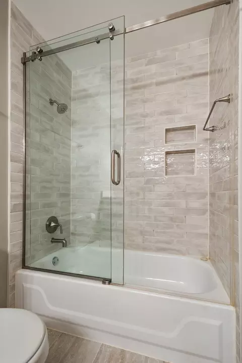 Bath - 1600 Brittany Ct #C2, Wheeling, IL 60090 photo 4 of 4