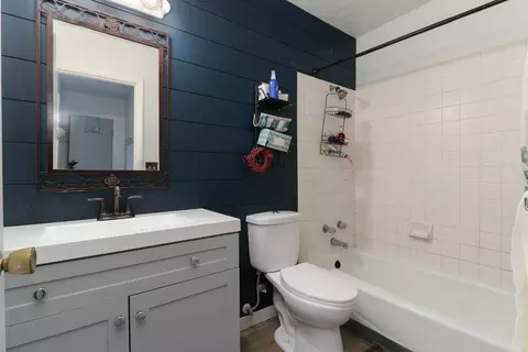 Bath - 1550 Hunt Dr #C, Normal, IL 61761 photo 2 of 2