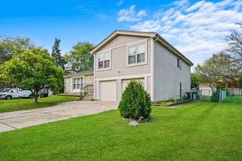 304 Sutherland Ln, Bloomingdale, IL 60108