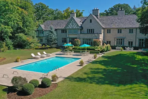 1650 Green Bay Rd, Lake Bluff, IL 60044