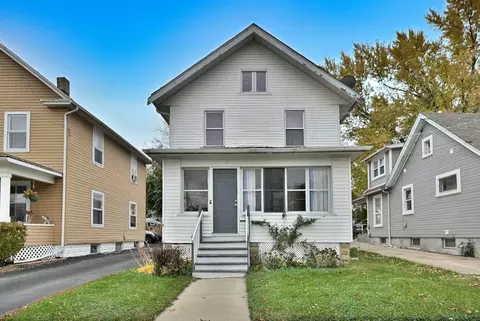 528 Woodlawn Ave, Aurora, IL 60506