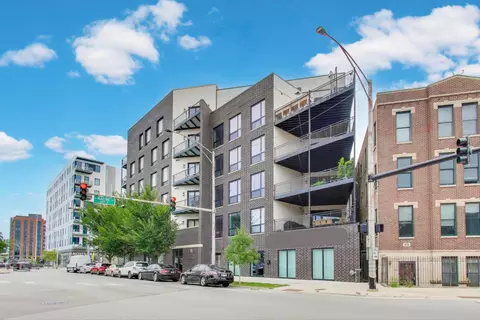 613 N Ogden Ave #2E, Chicago, IL 60642
