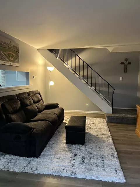 1687 Williamsburg Ct #B, Wheaton, IL 60189 photo 4