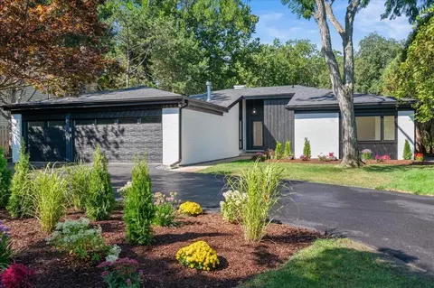 1666 Cloverdale Ave, Highland Park, IL 60035